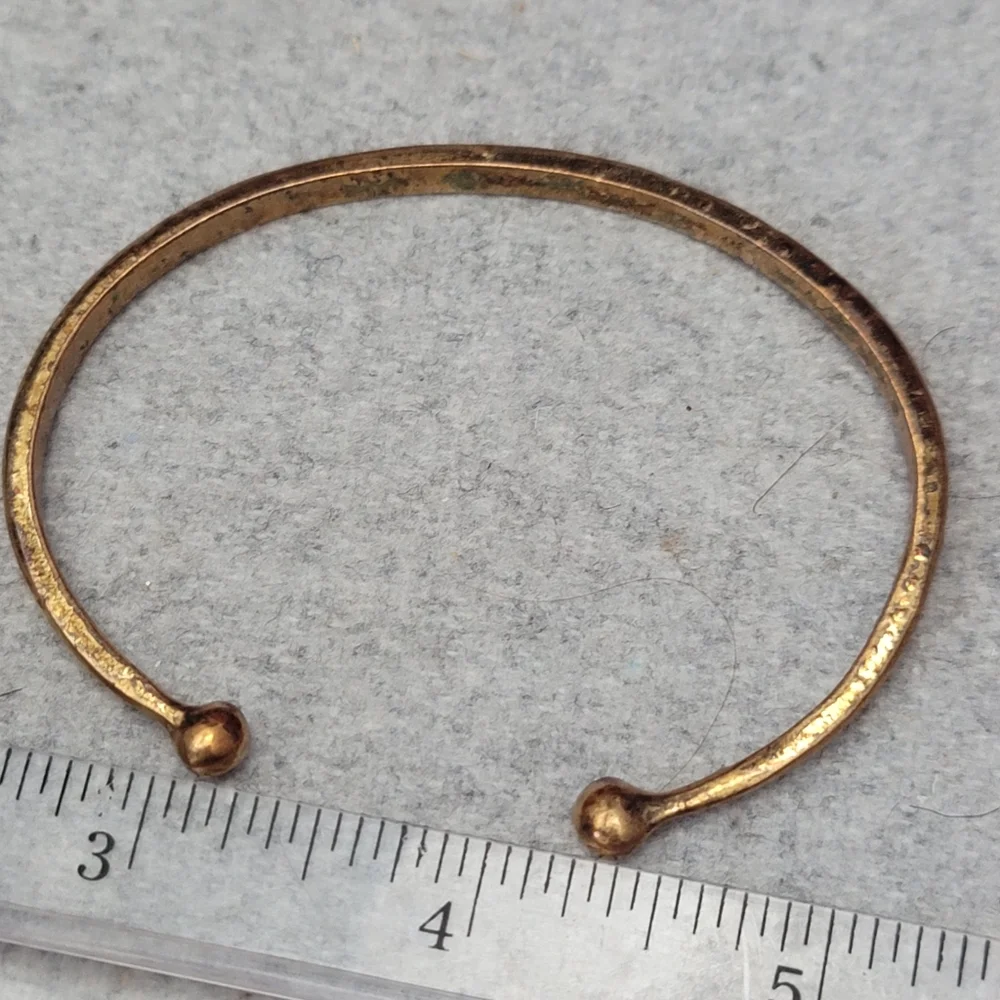 Brass "Love" bangle - Picture 4 of 9
